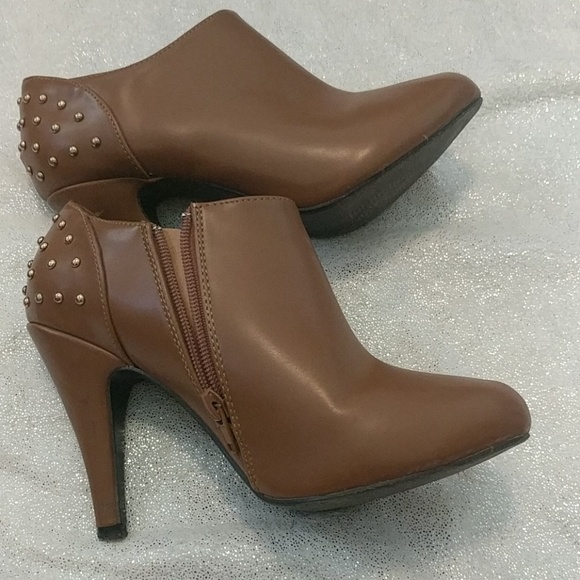 Brown booties - Picture 2 of 7